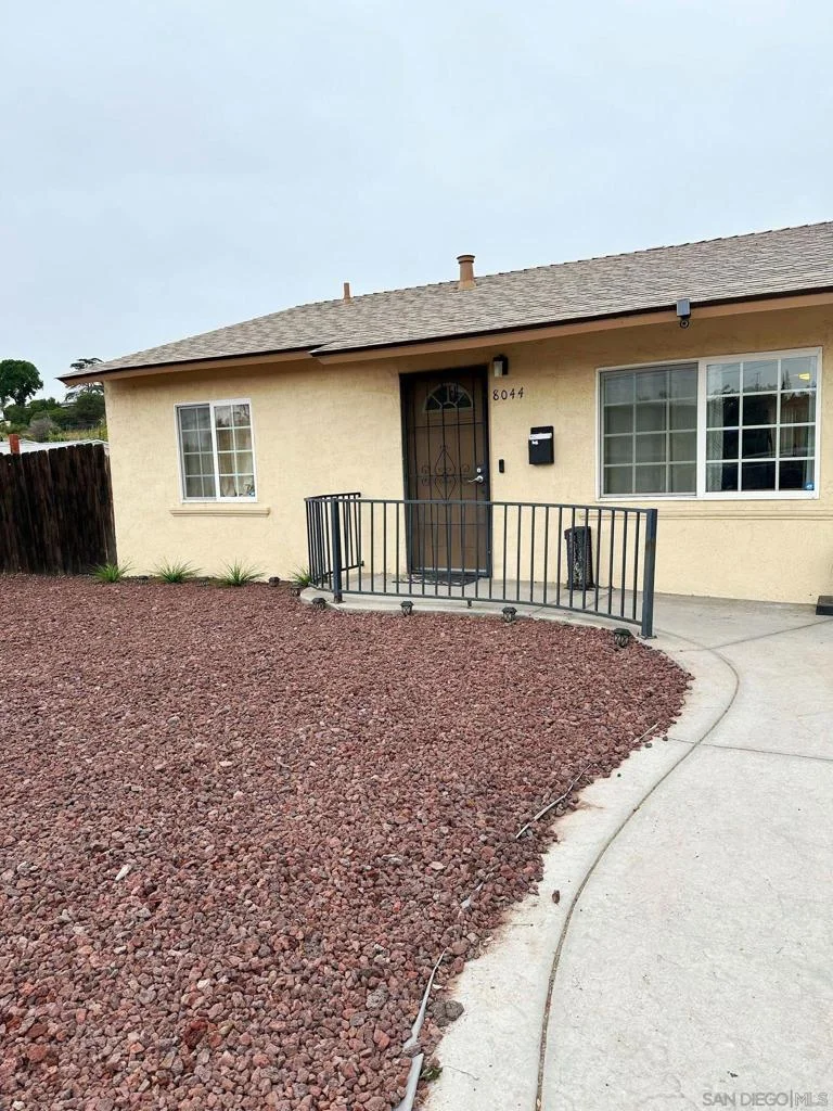 8044 Solana St photo 2
