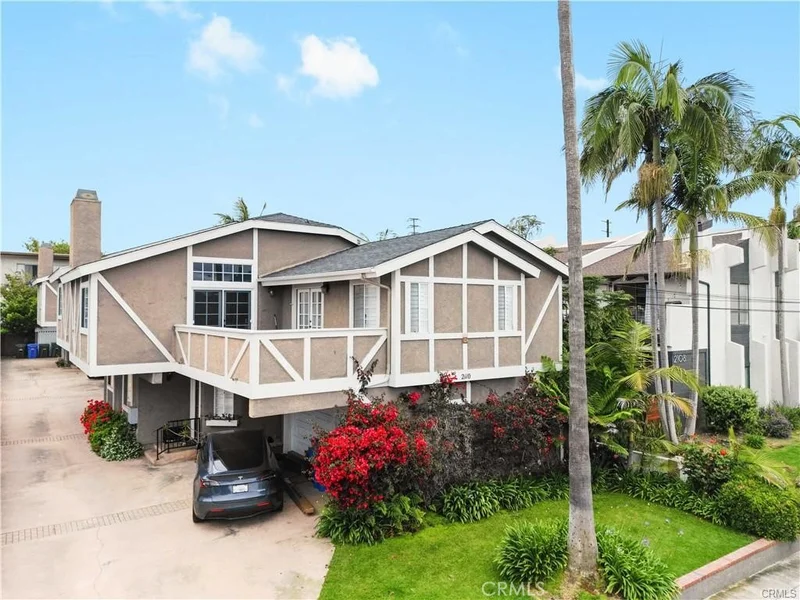 2110 Rockefeller Lane 2