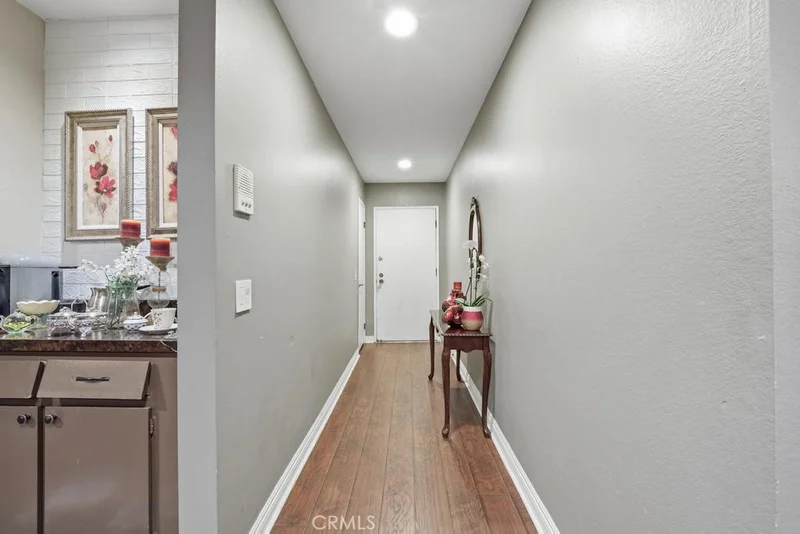 Photo 2 of 1236 N Columbus 11