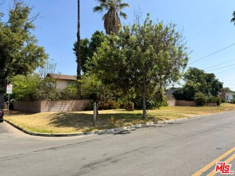 Photo 2 of 8741 Garibaldi Avenue