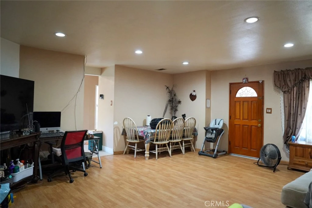 Interior 4