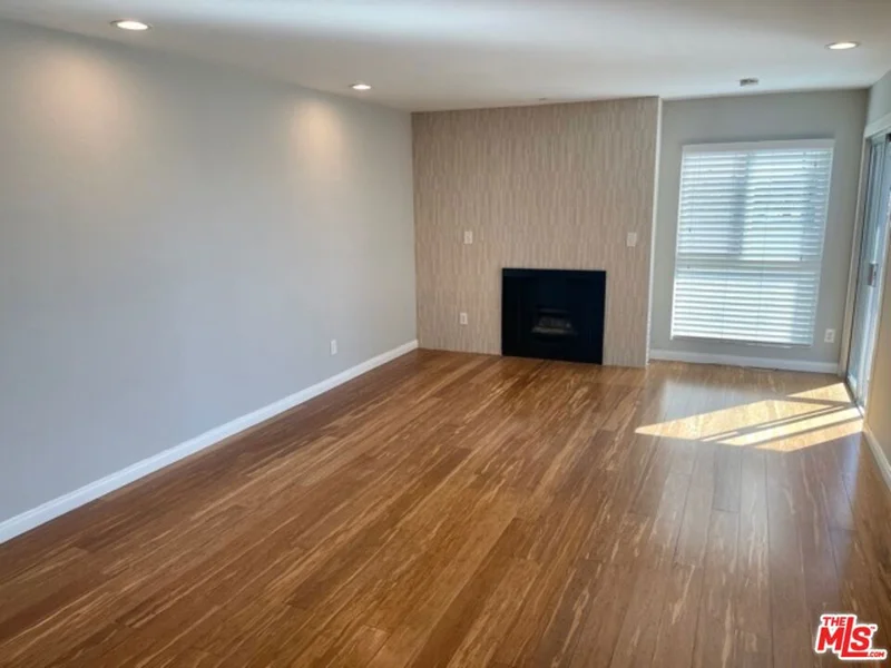 7556 Hampton Avenue 304 photo 2