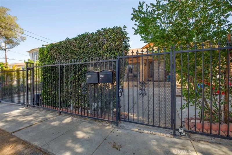 4927 Lexington photo 2