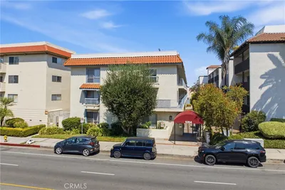 5354 Lindley Avenue 209 photo 2