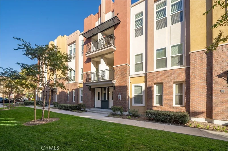 648 W 1st Street
