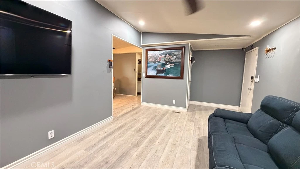Interior 4