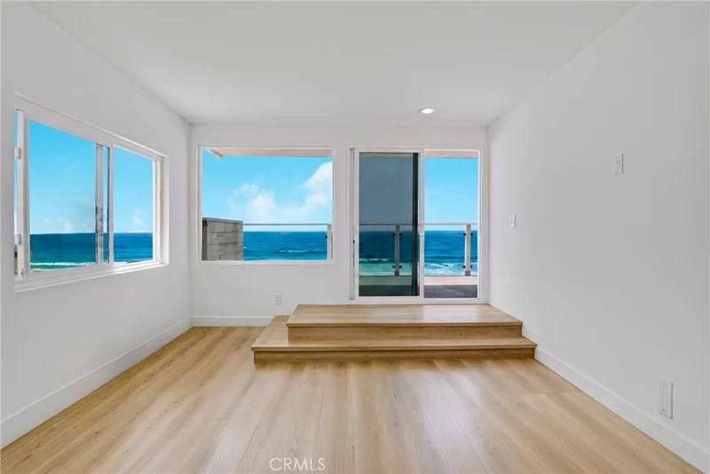 3600 The Strand D photo 2
