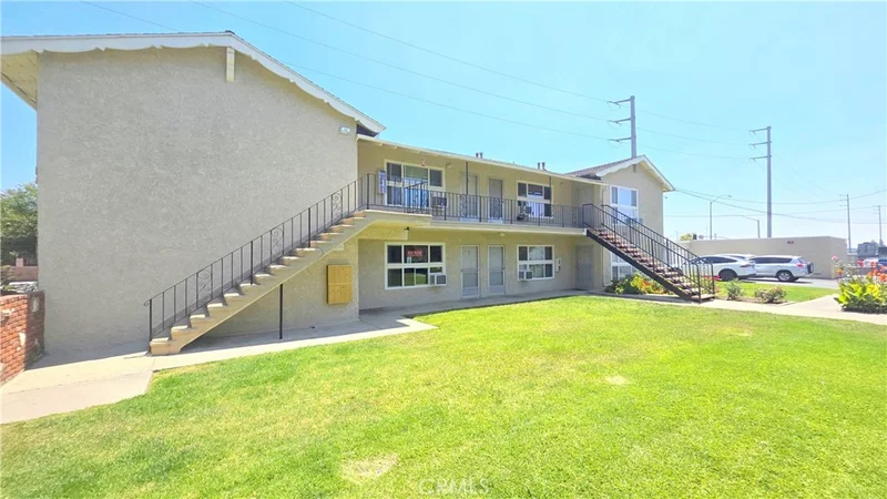 2334 E Santa Fe Avenue 4 photo 2