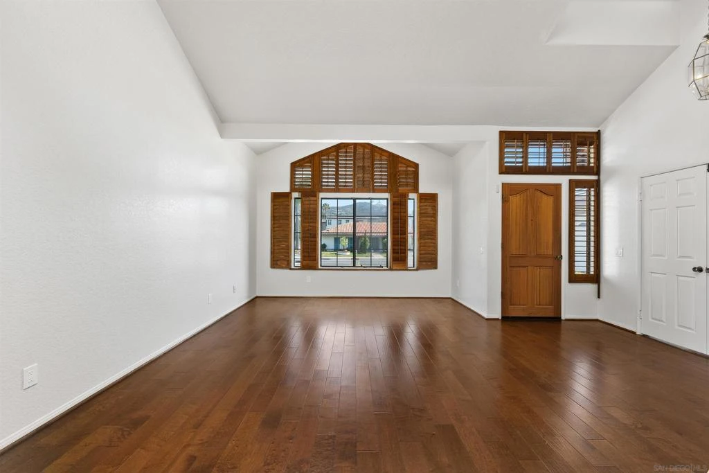 Interior 4