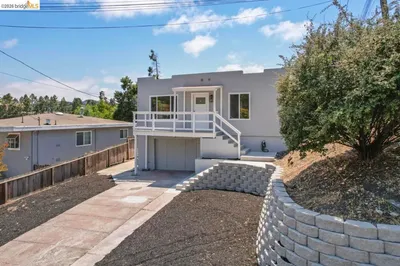 1923 Thompson Ln photo 2