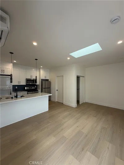 20509 Vose unit 1/2 photo 2