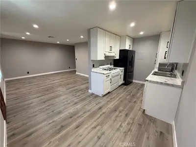 211 Magnolia Avenue 106 photo 2