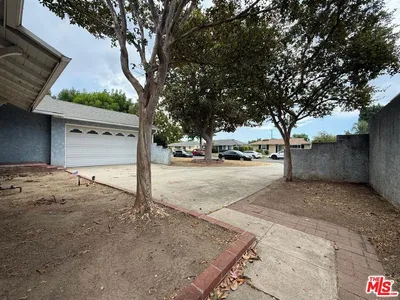 15133 Blackhawk Street photo 2