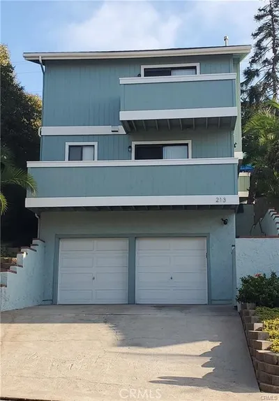 213 W Escalones B