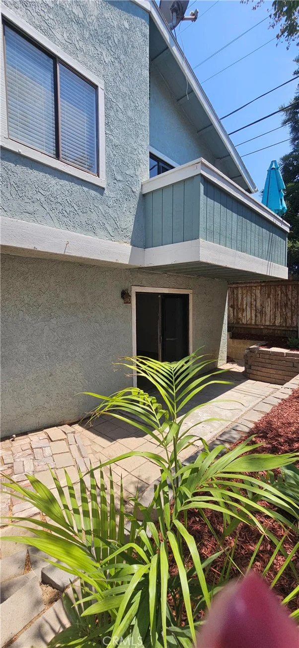 213 W Escalones B photo 2