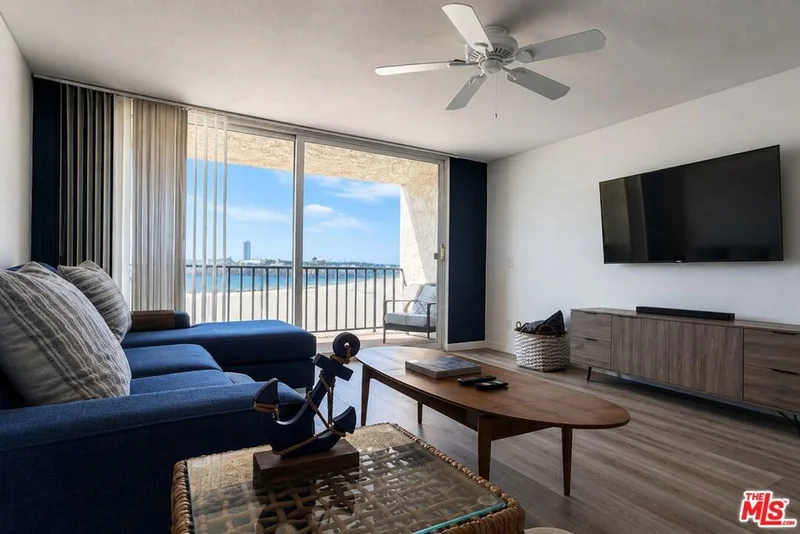 Photo 2 of 1140 E Ocean Boulevard 235