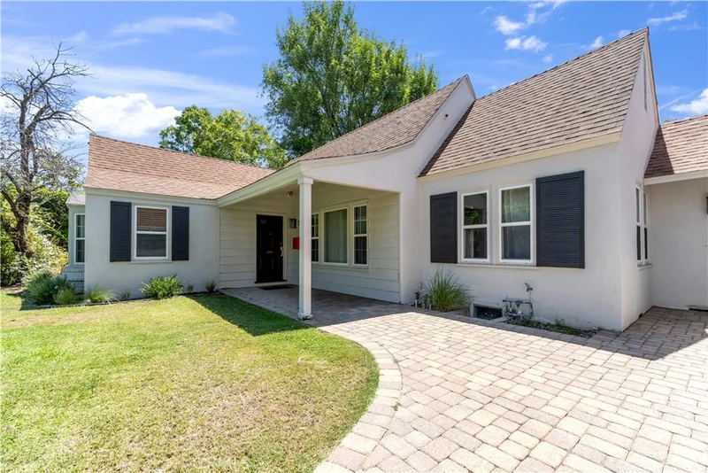 11944 Hesby Street photo 2