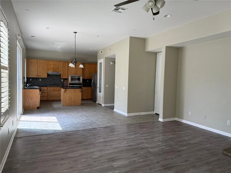 1742 Edmon Way photo 2