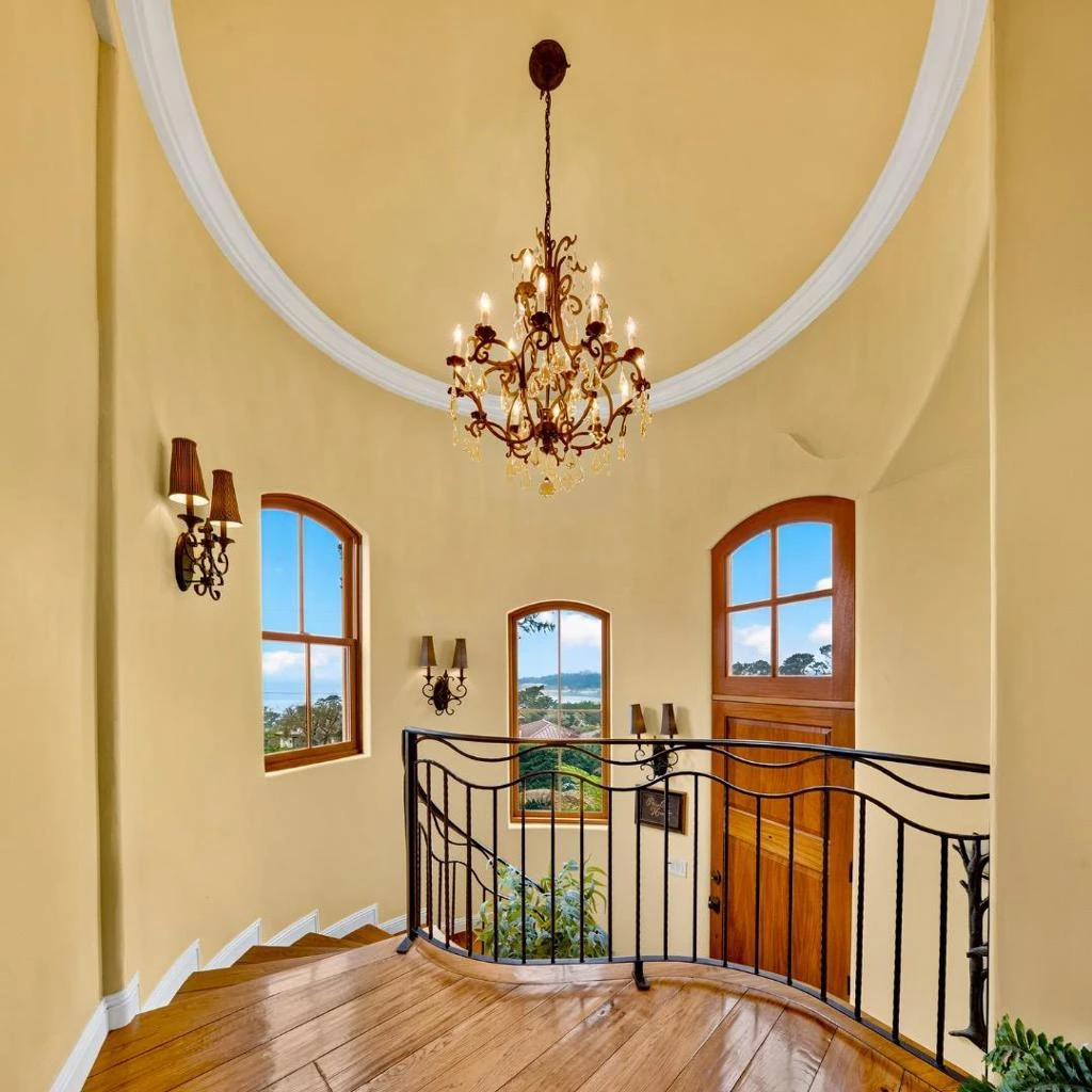 Interior 4