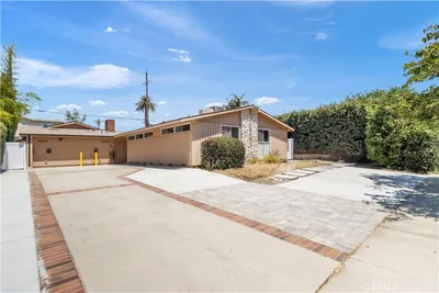 16433 Kingsbury Street photo 2