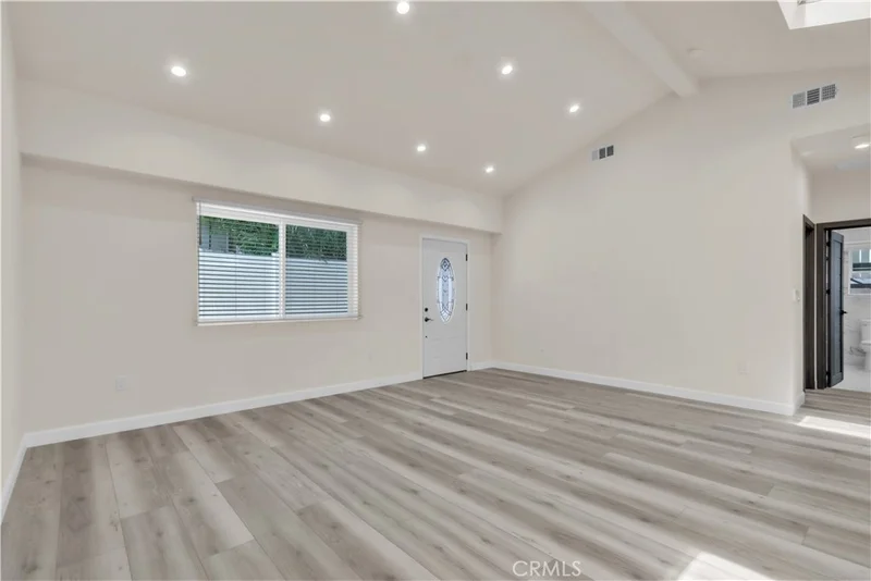 16435 Kingsbury Street photo 2