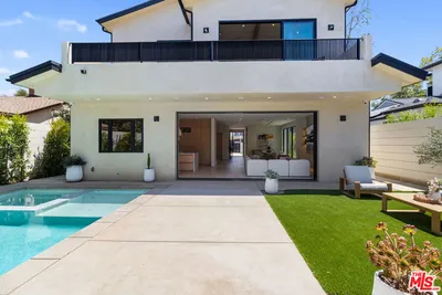 15721 Addison Street photo 2
