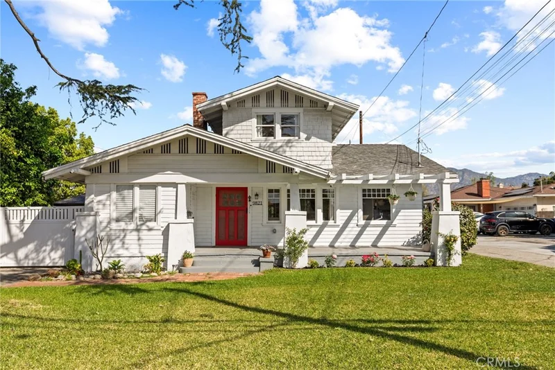 Photo 2 of 9821 Garibaldi Avenue