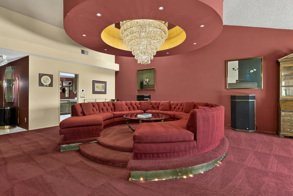 Interior 4
