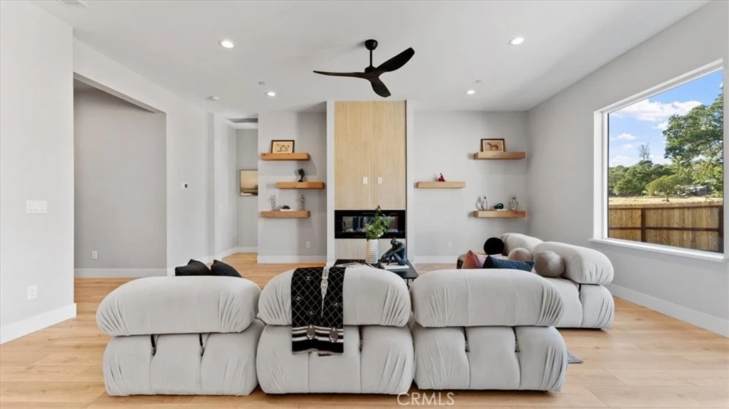 Interior 4