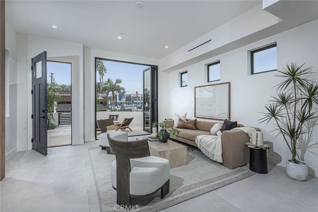 Photo 9 of 328 3rd Street