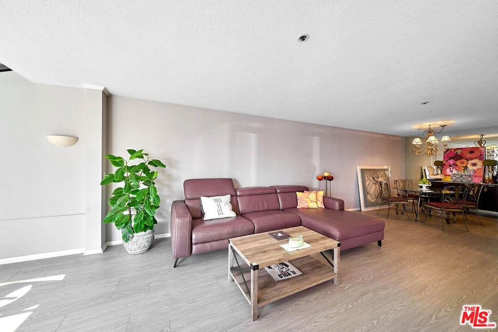 Photo 11 of 121 S Hope Street 510