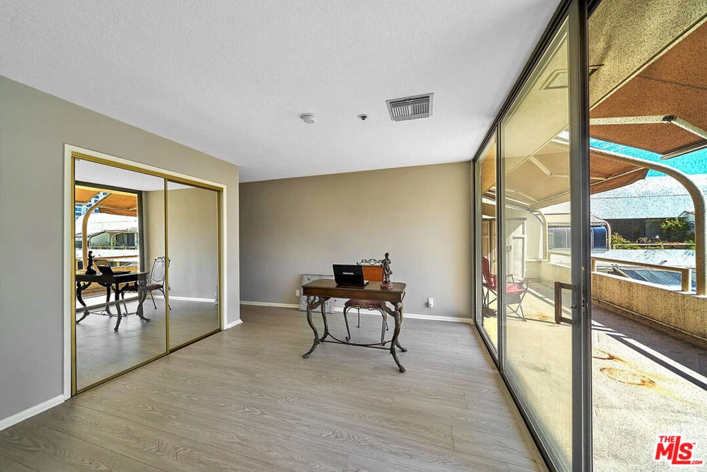 Photo 9 of 121 S Hope Street 510