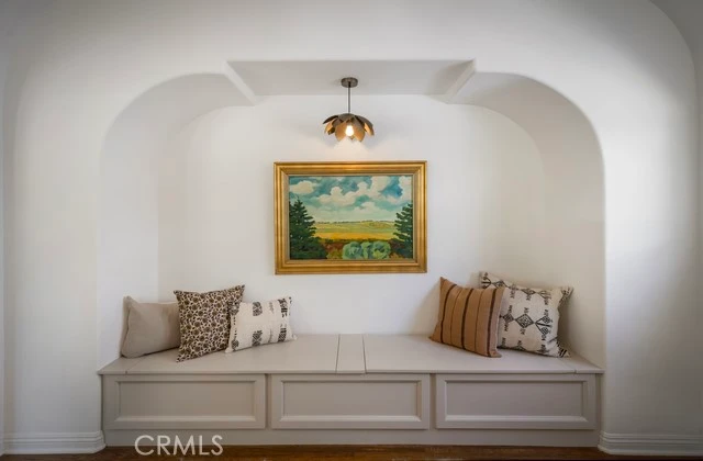 Interior 4
