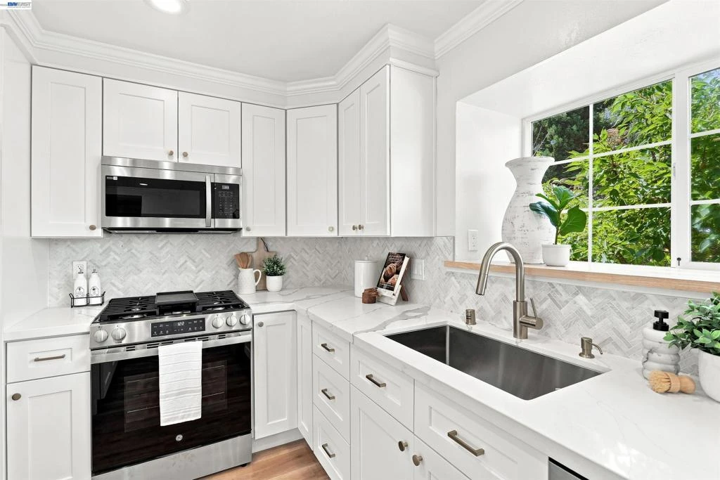 Photo 11 of 835 Luz Ct