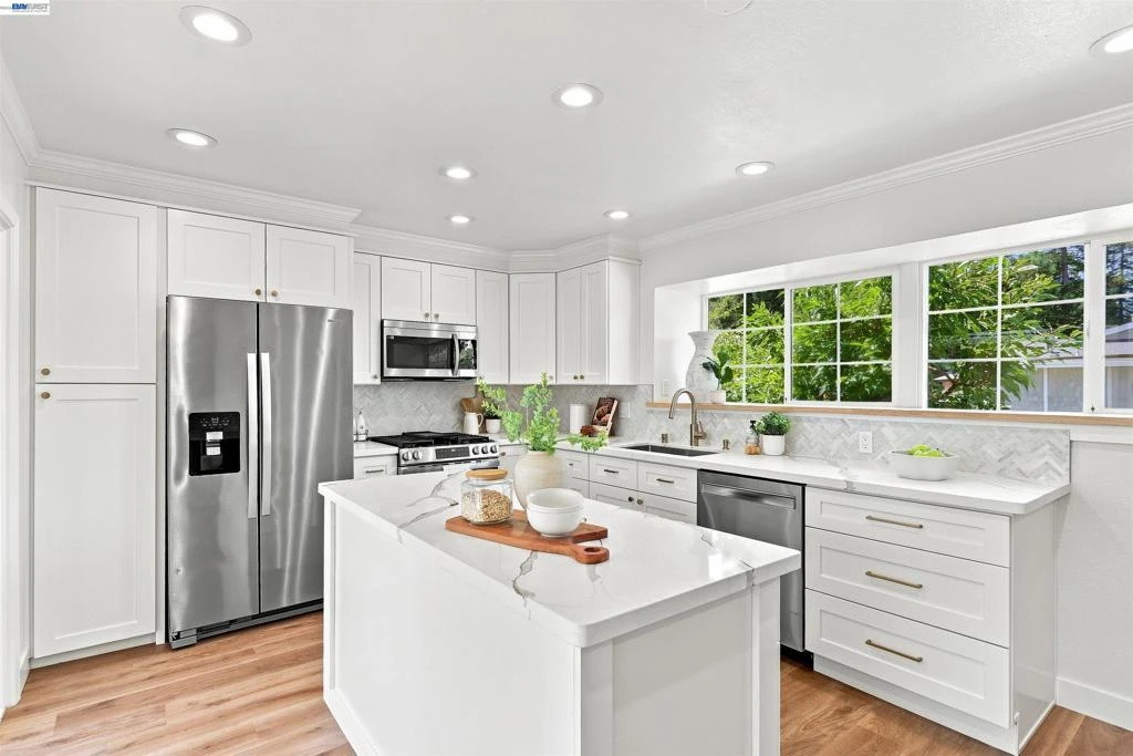 Photo 8 of 835 Luz Ct