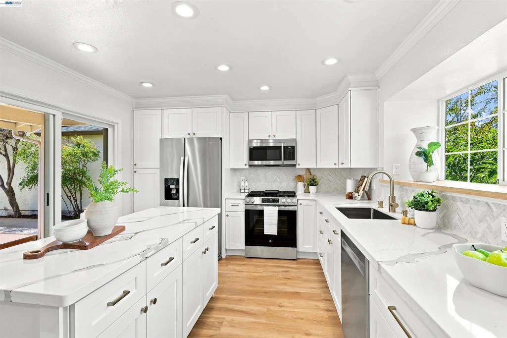 Photo 9 of 835 Luz Ct