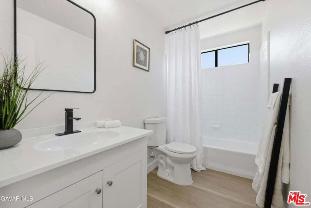 Photo 12 of 45102 Camolin Avenue