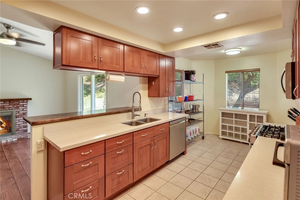 Photo 8 of 6773 Sunnyvale Drive