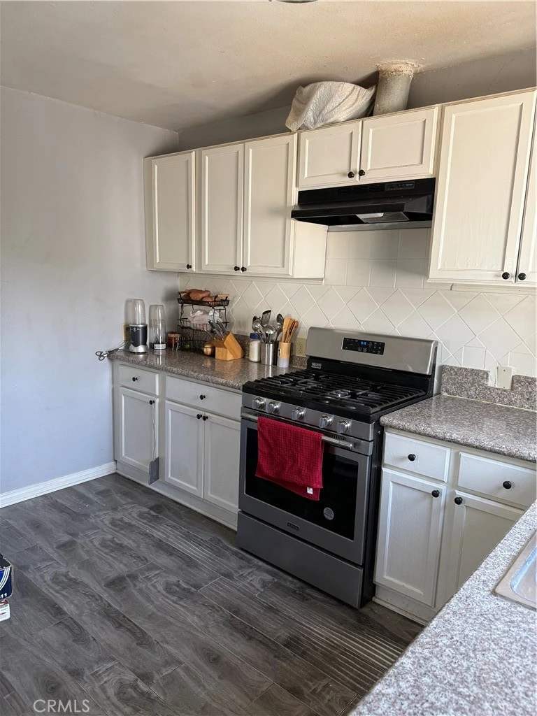 Photo 17 of 230 E 21st