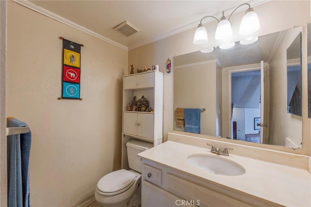 Photo 11 of 535 E 223rd Street 16