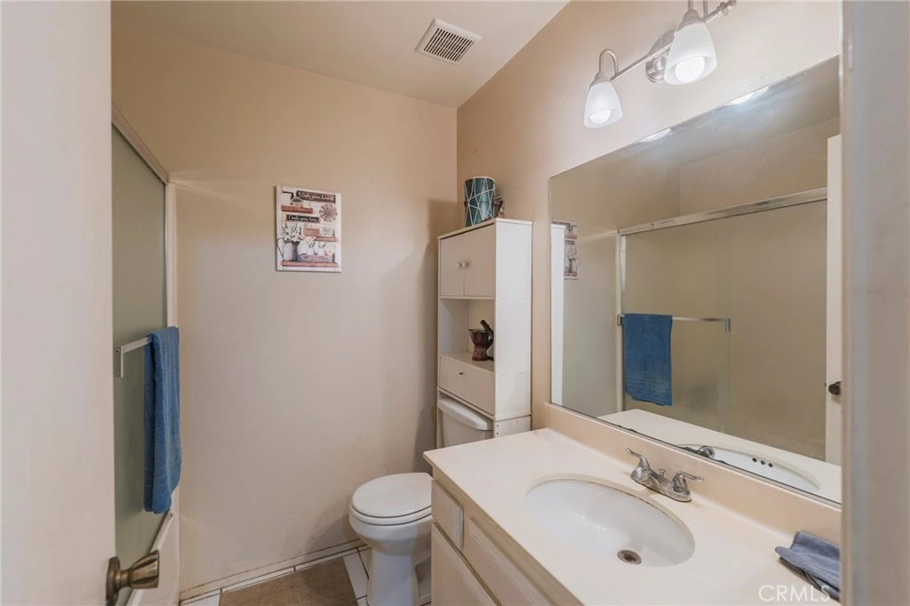 Photo 18 of 535 E 223rd Street 16