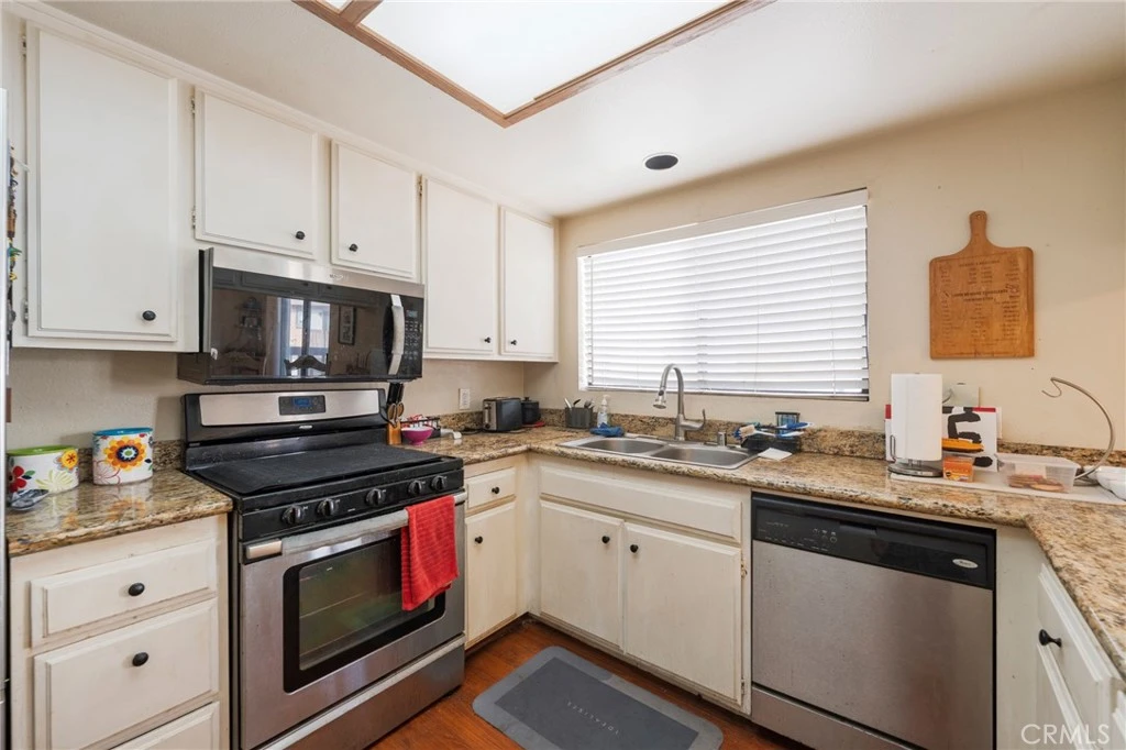 Photo 9 of 535 E 223rd Street 16