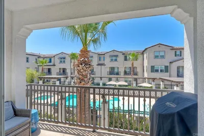 437 Carina Glen photo 2