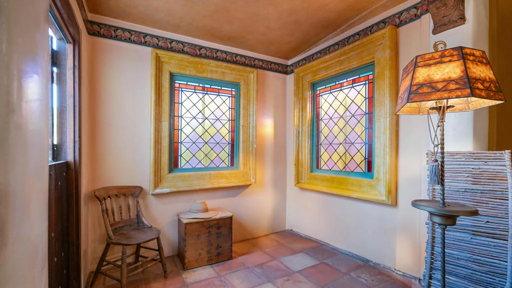 Interior 4