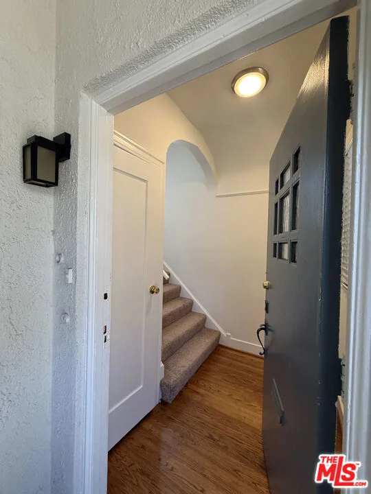 1249 S Tremaine Avenue photo 2