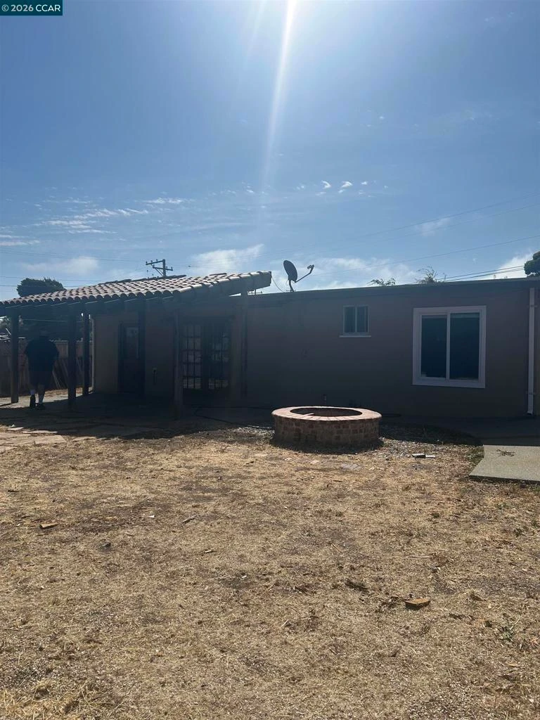 Photo 17 of 1075 Rachel Rd