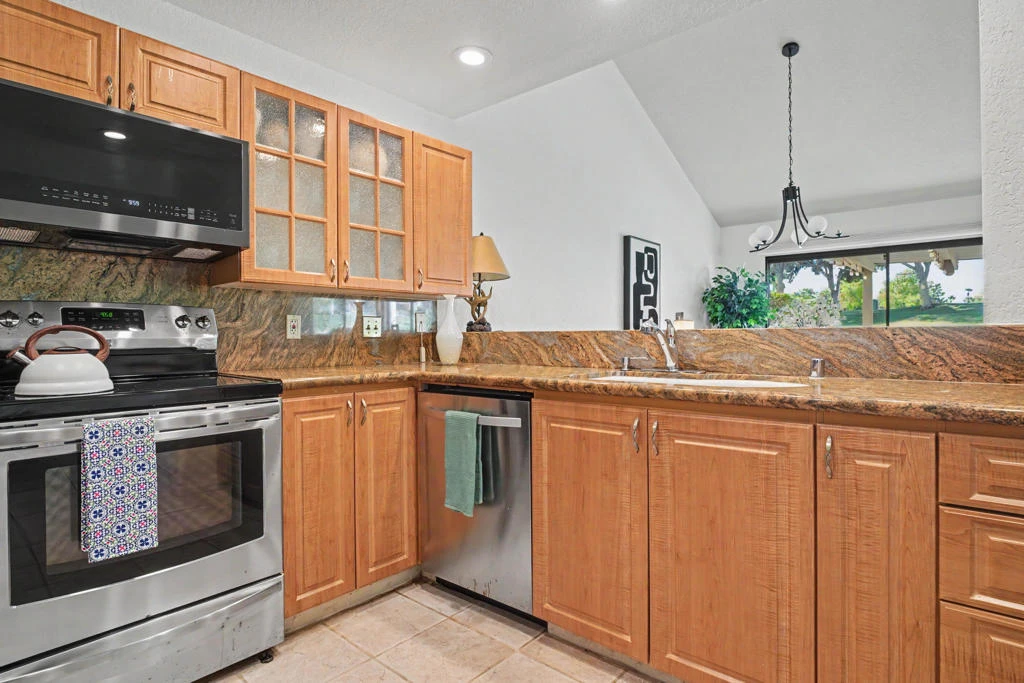 Photo 12 of 77605 Woodhaven Drive N