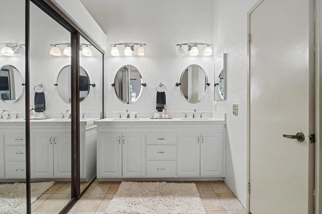 Photo 19 of 77605 Woodhaven Drive N