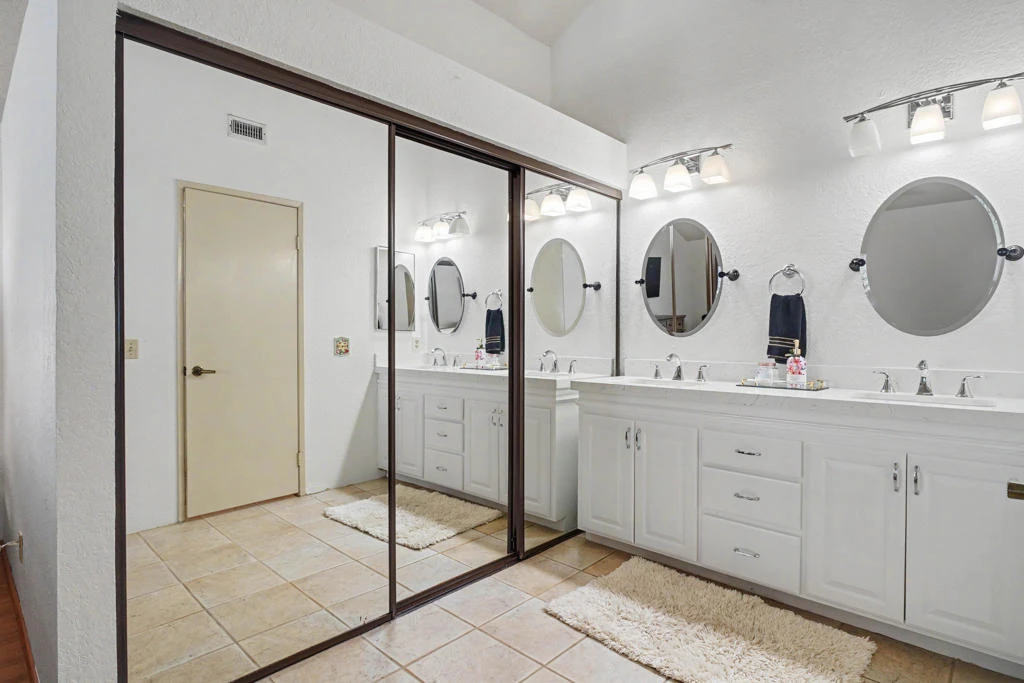 Photo 20 of 77605 Woodhaven Drive N