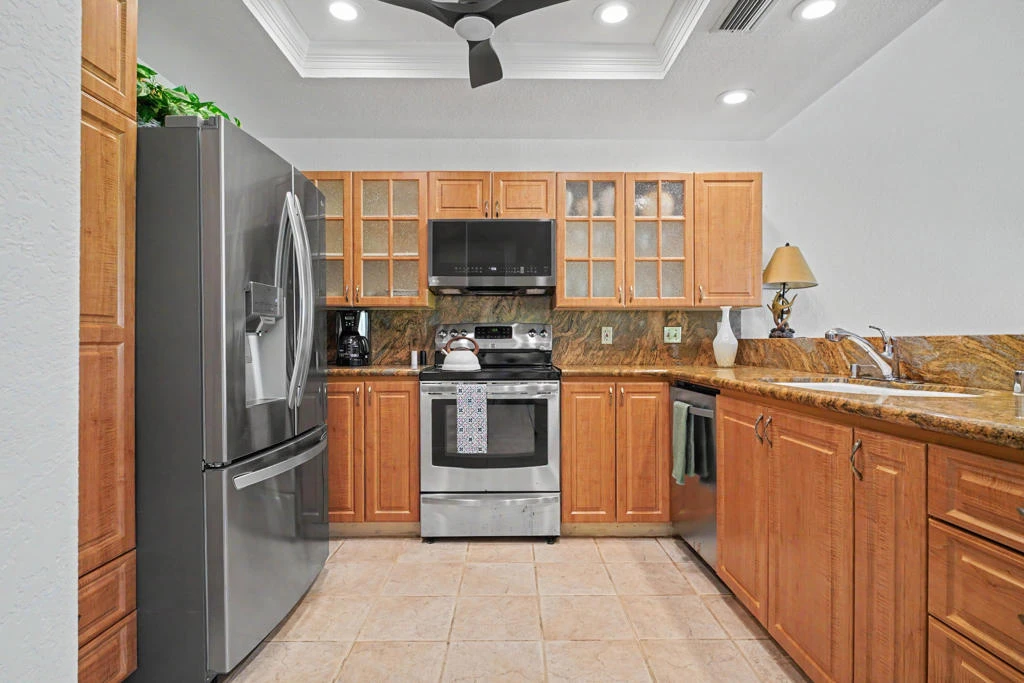Photo 10 of 77605 Woodhaven Drive N
